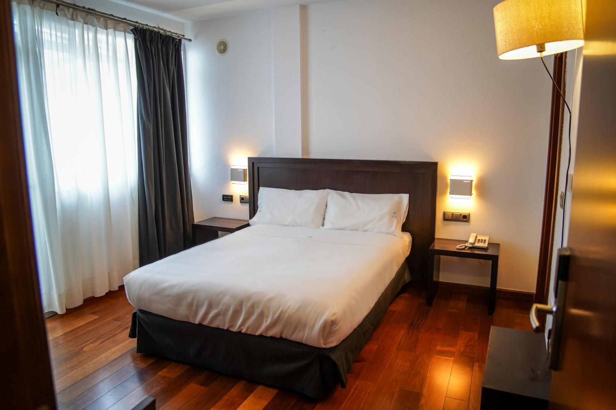 Hotel Baeza Monumental By Eme Hoteles Экстерьер фото